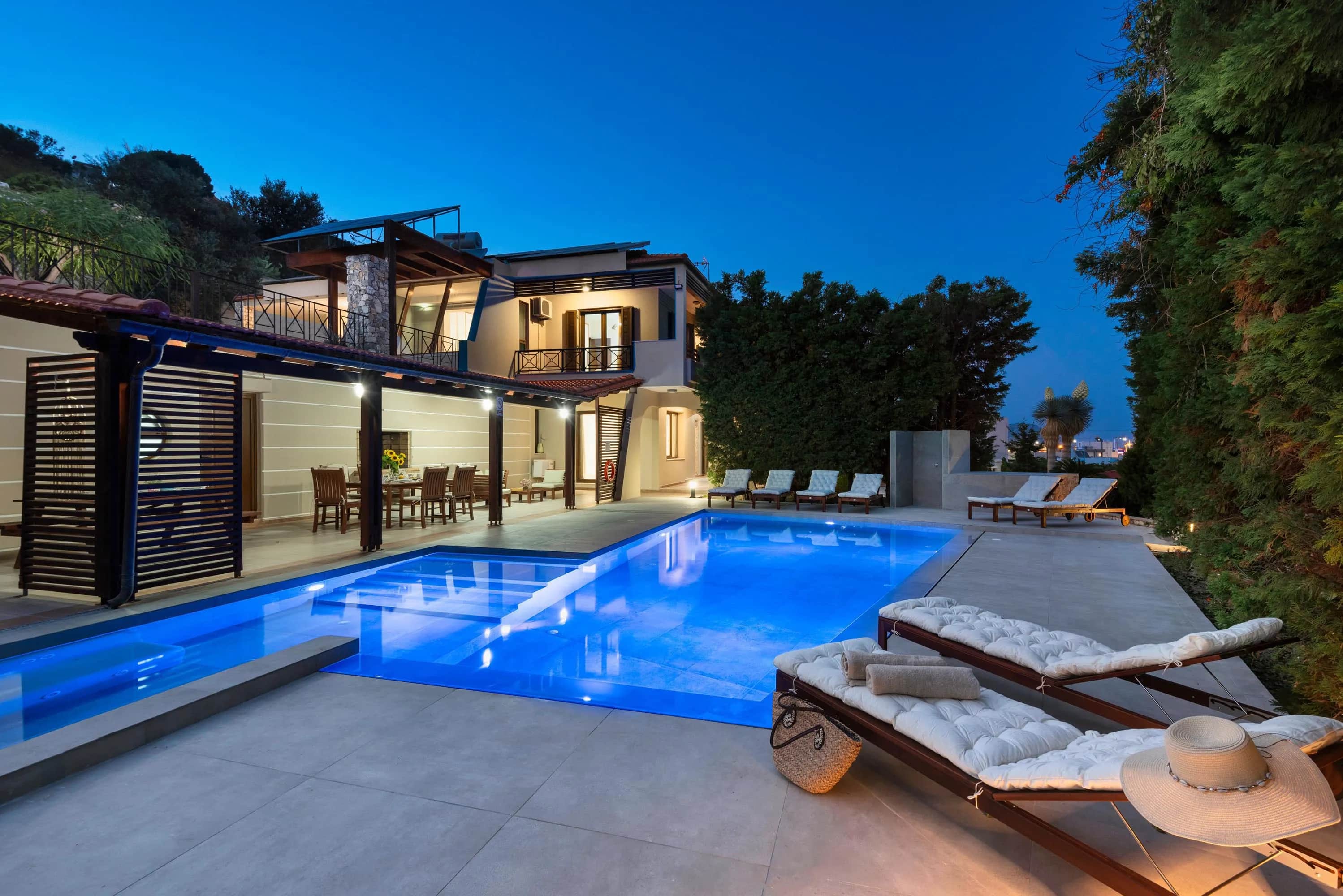 3 Roses Residence — photo 1
