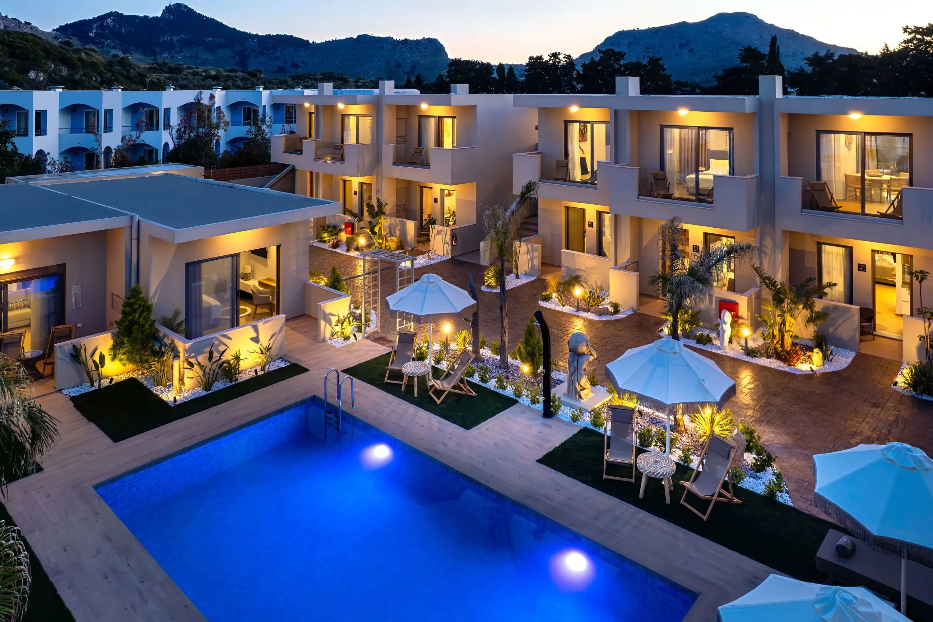 Oasis Luxury Suites - Two-Bedroom Grand Suite — photo 4