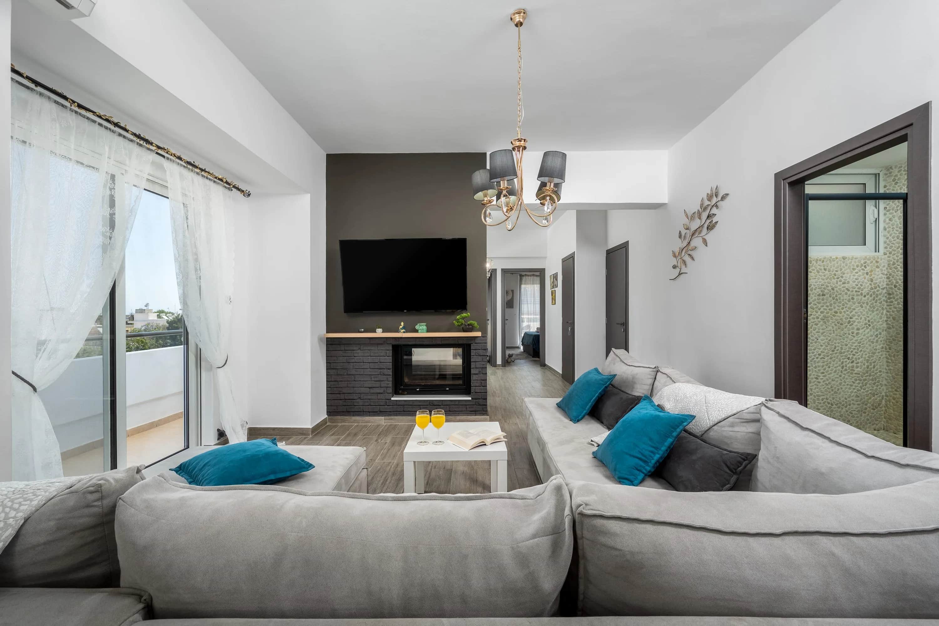 Emerald City Apartment — photo 1