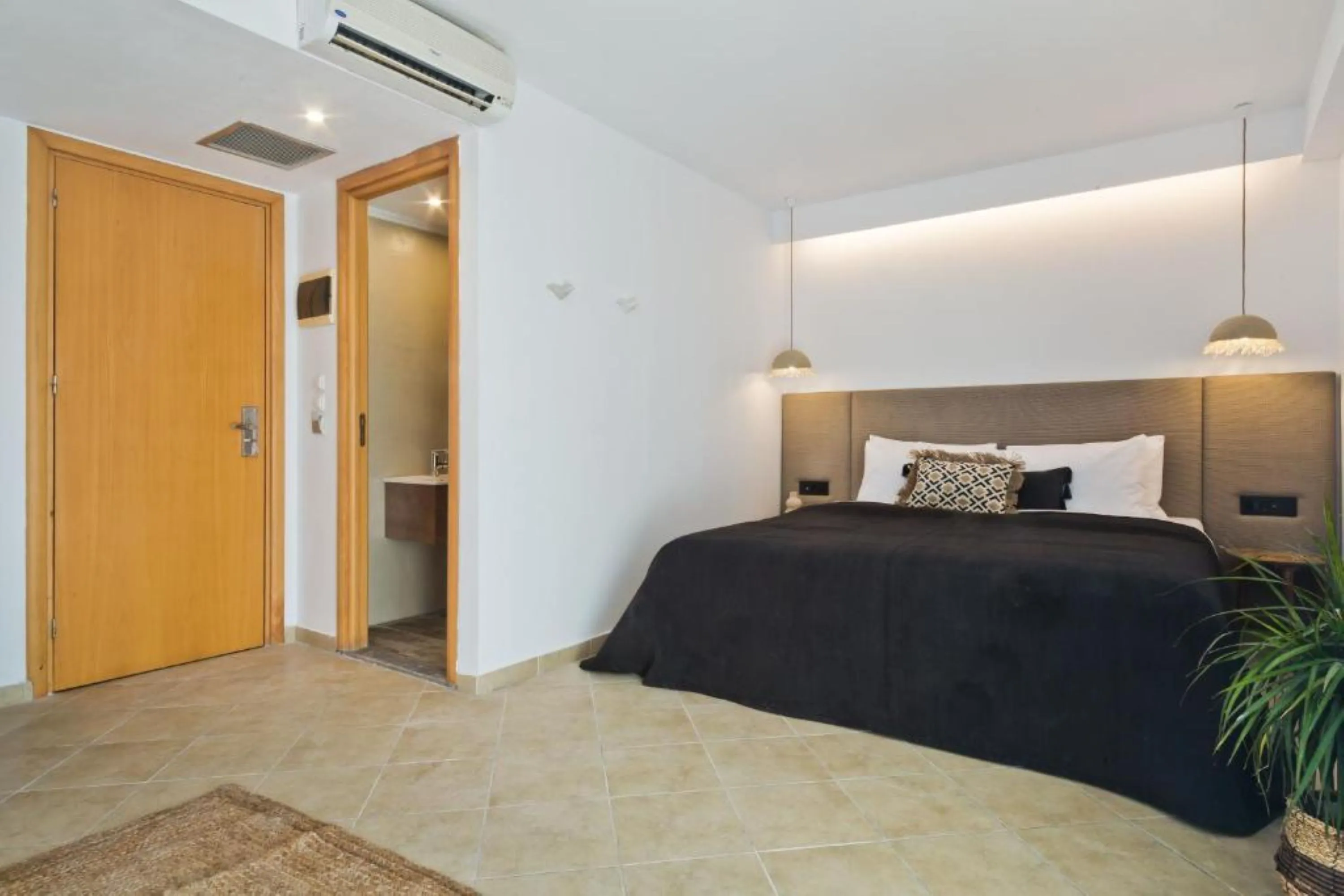 Luxury Quadruple Room - Diana Art Boutique Hotel — photo 4