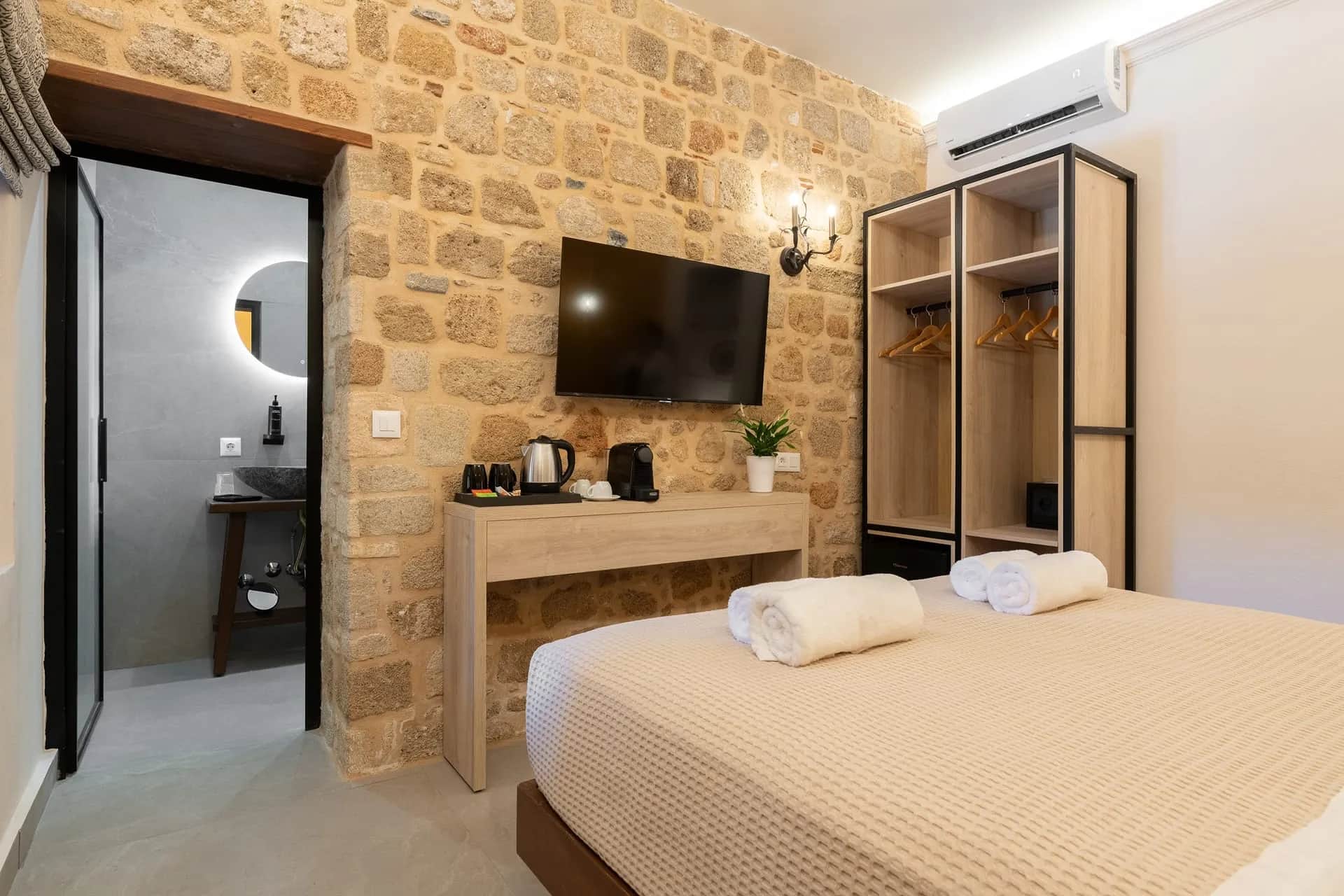 Jivaeri Luxury Suites - Kallipateira Suite — photo 3