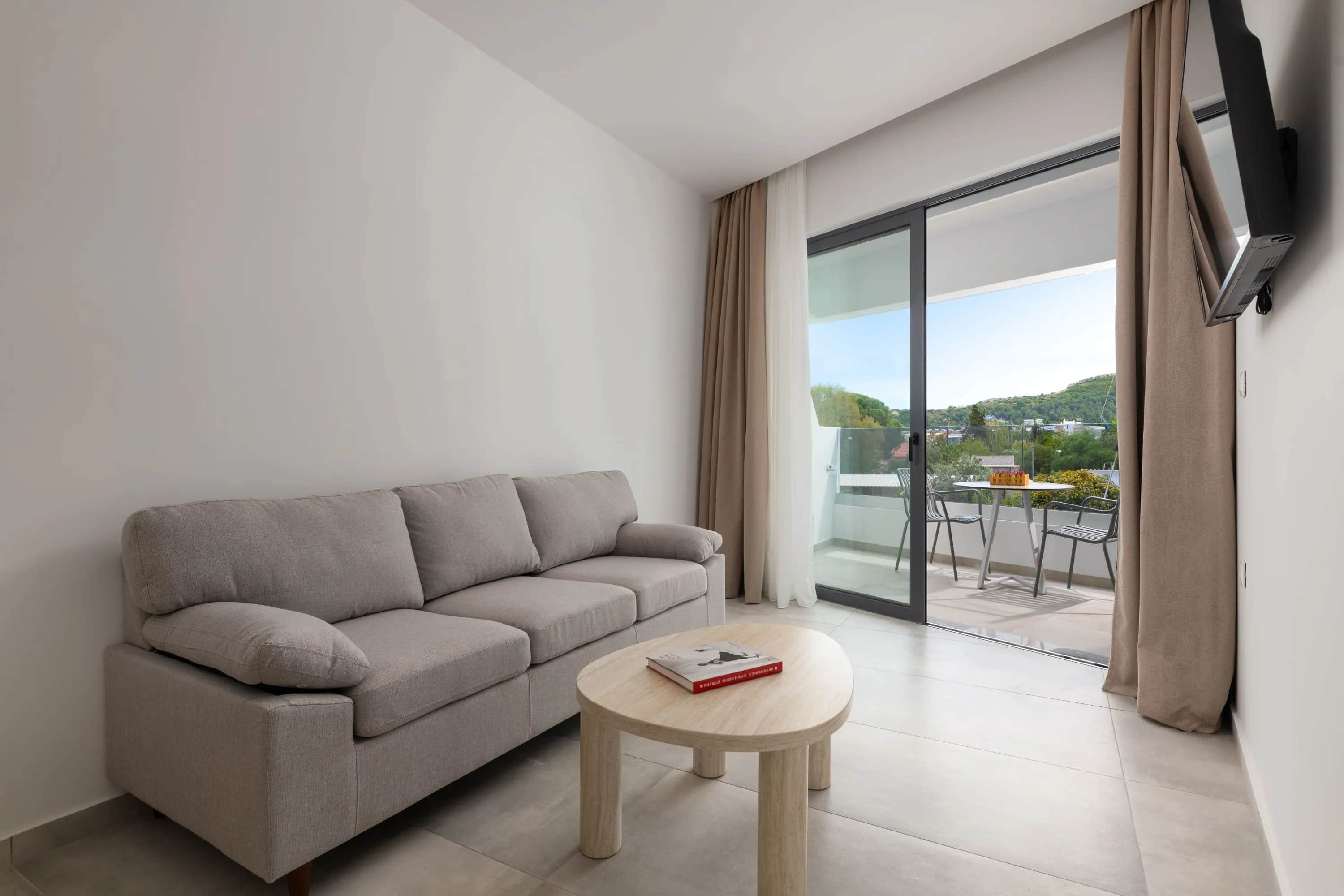 Two Bedroom Apt - Aquarius Beach Hotel — photo 5