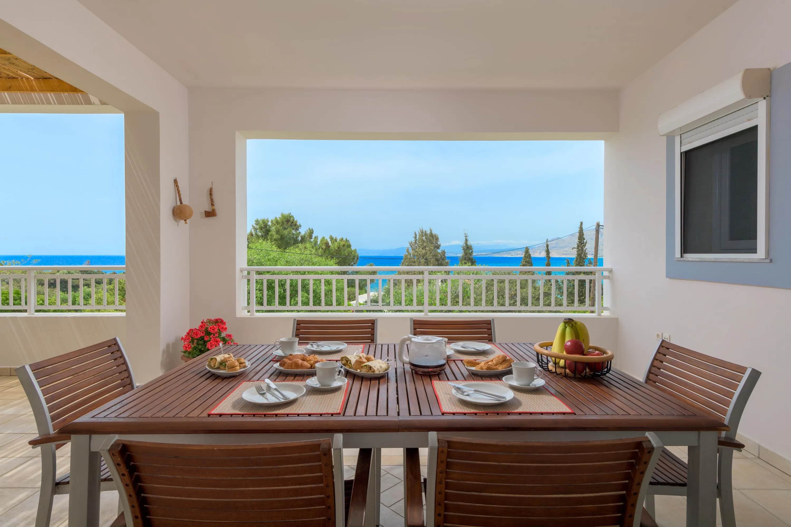 Evelyn Villa Peukous — photo 1