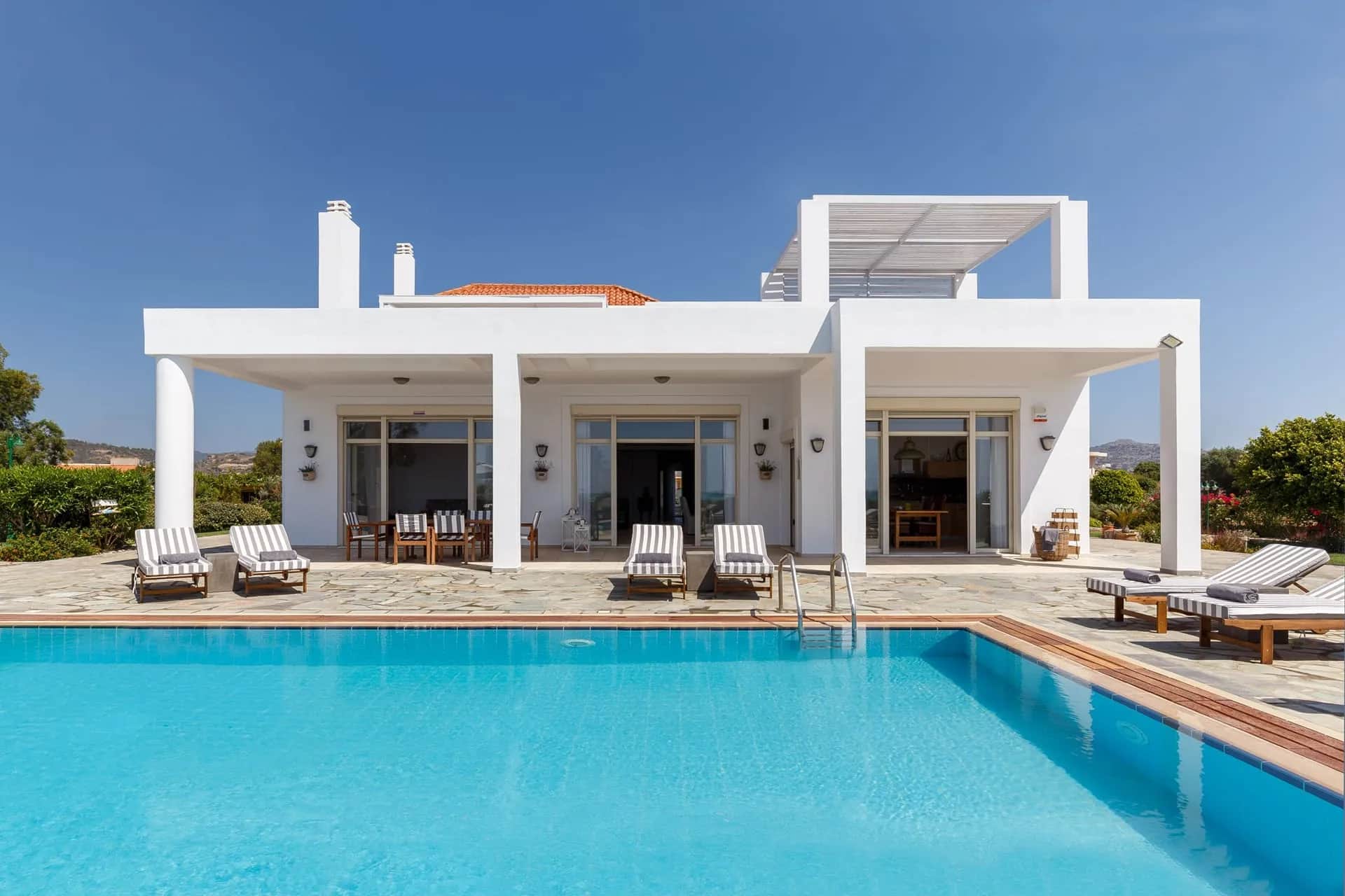 Belvedere Beachfront Villa — photo 2