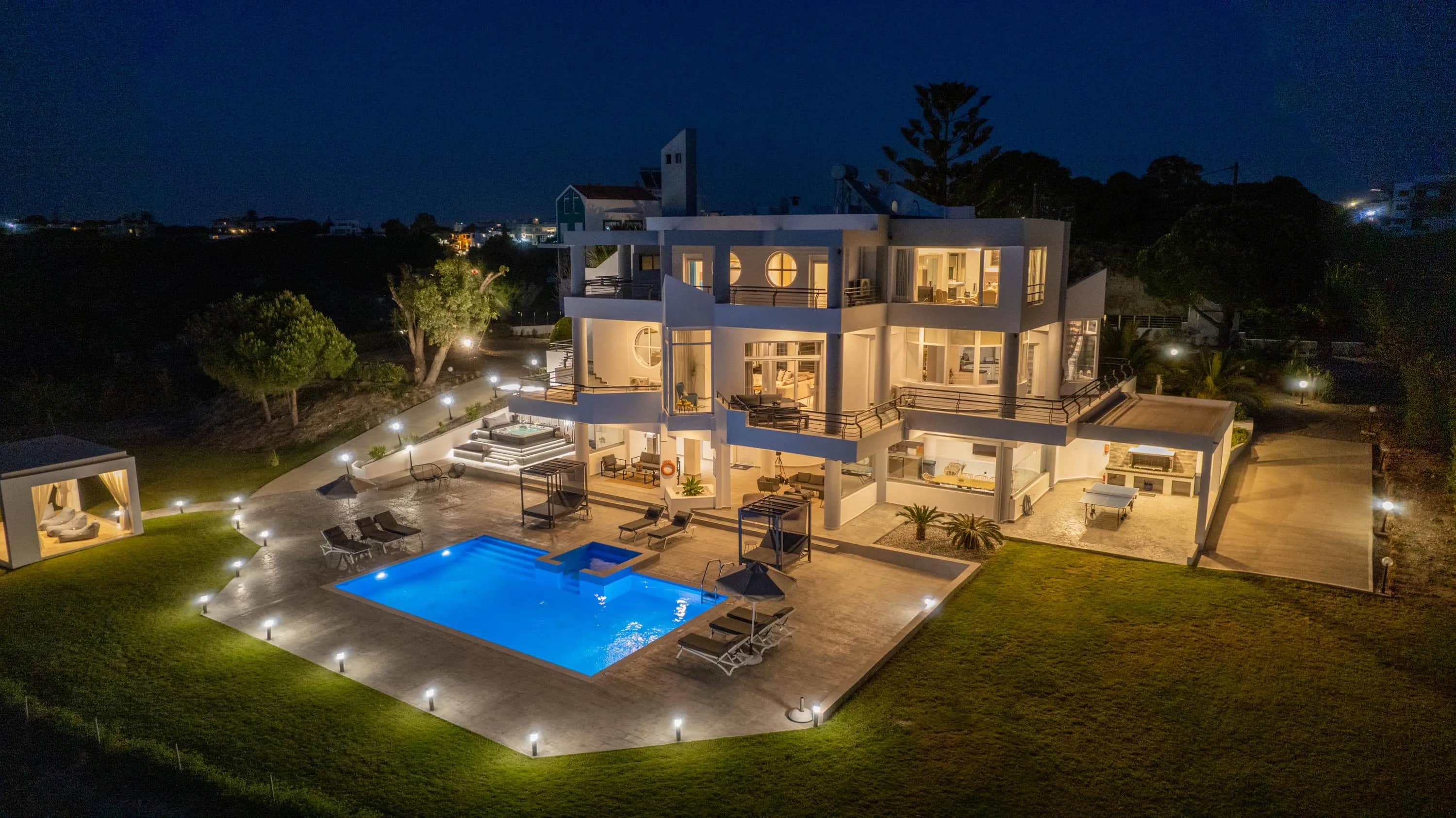 Monte Smith Grand Luxury Villa — photo 3
