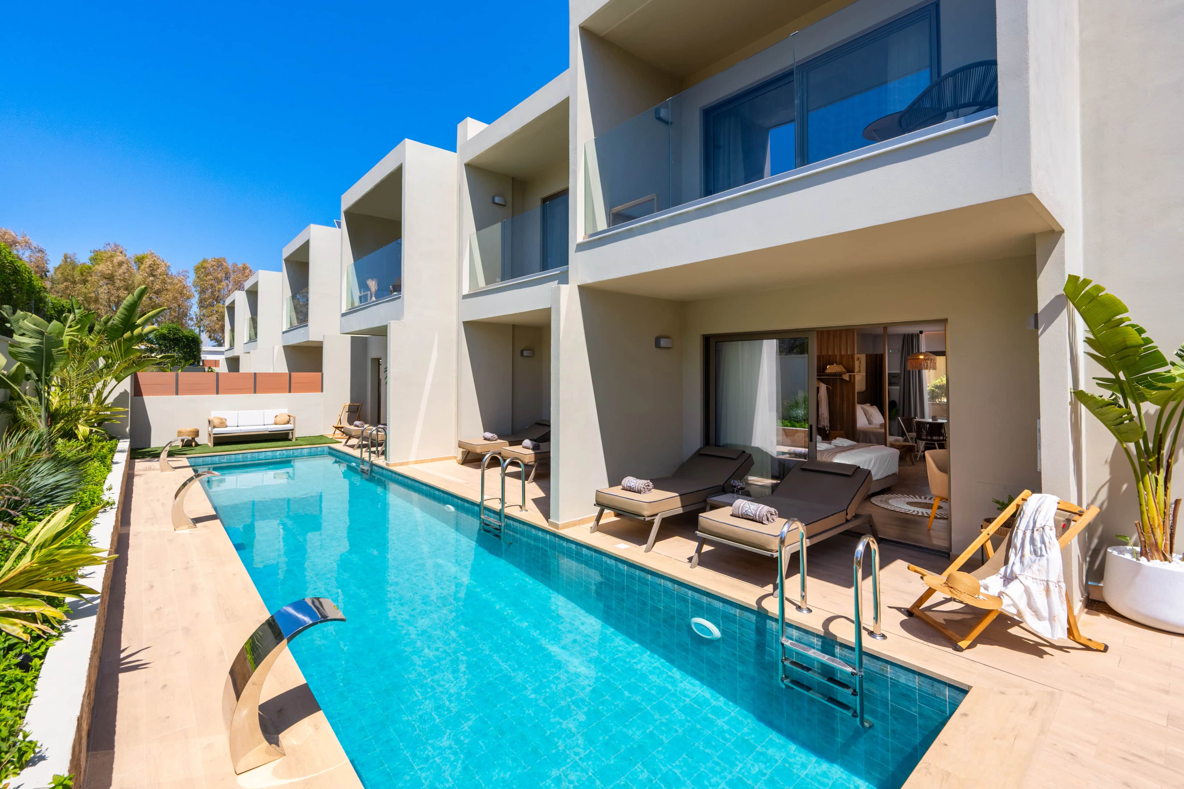 Oasis Luxury Suites-River Corner Swim-Up Suites — photo 1