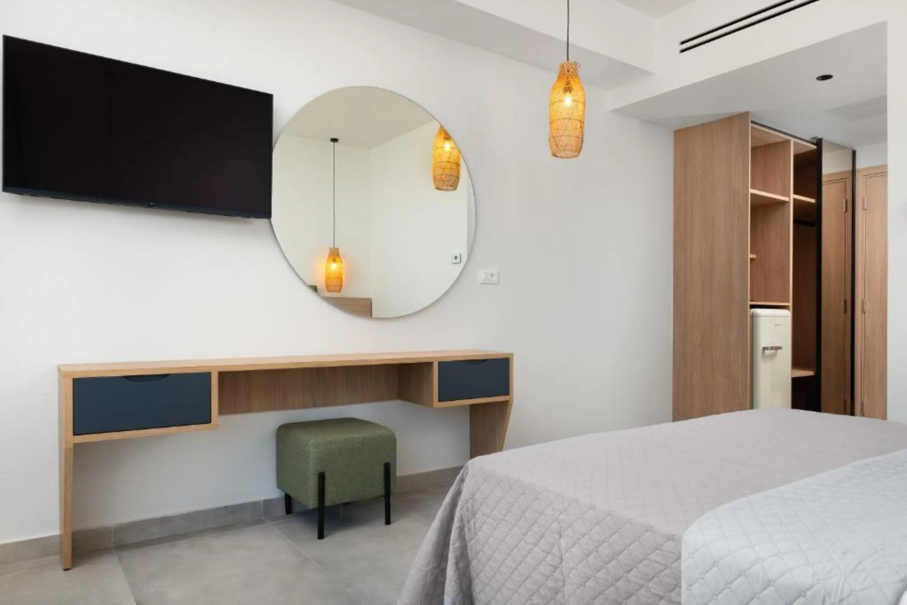 Triple with Side Sea View - Aquarius Beach Hotel — photo 3