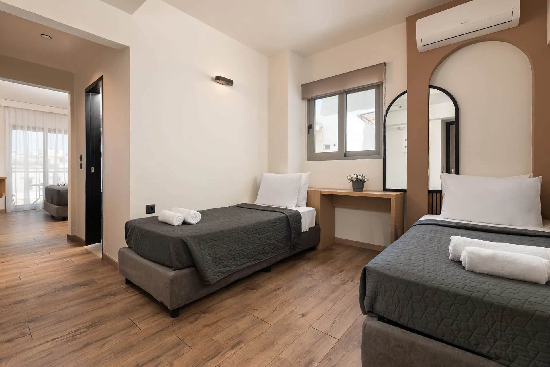 Santa Maria City Hotel - Family Room with Balcony — photo 4