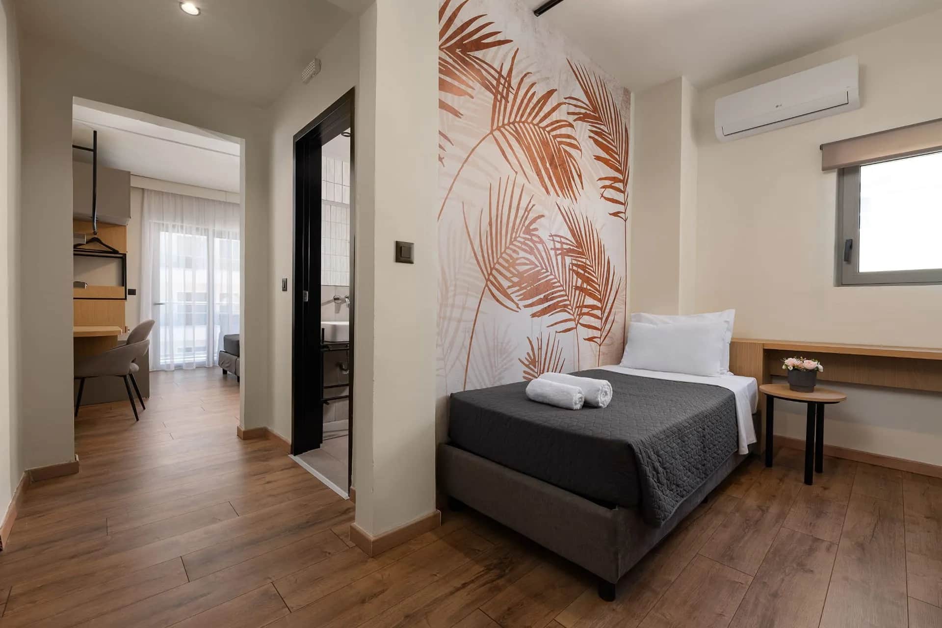 Santa Maria City Hotel - Triple Room with Balcony — photo 4