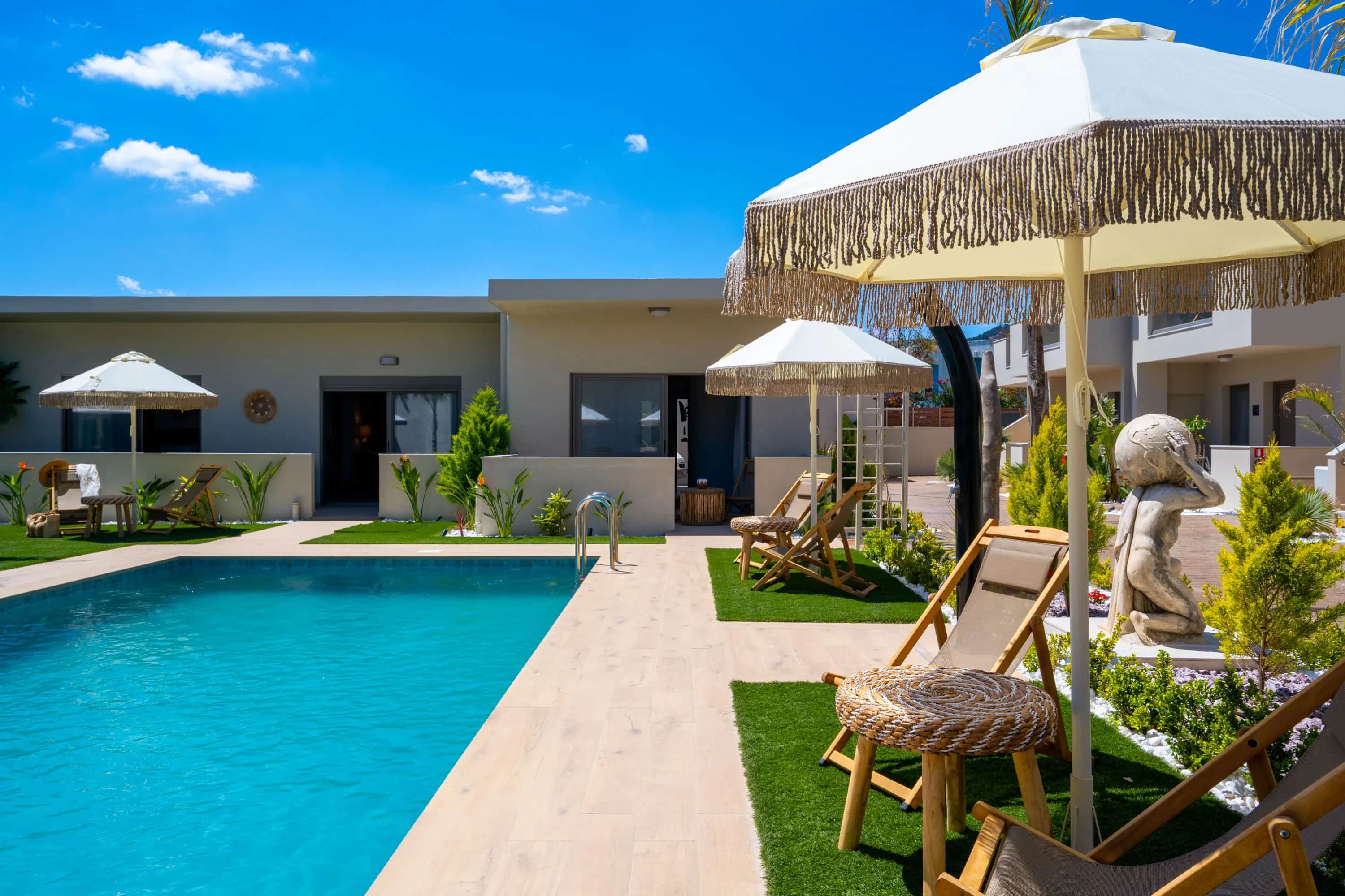 Oasis Luxury Suites-Suite with Pool Access — photo 4