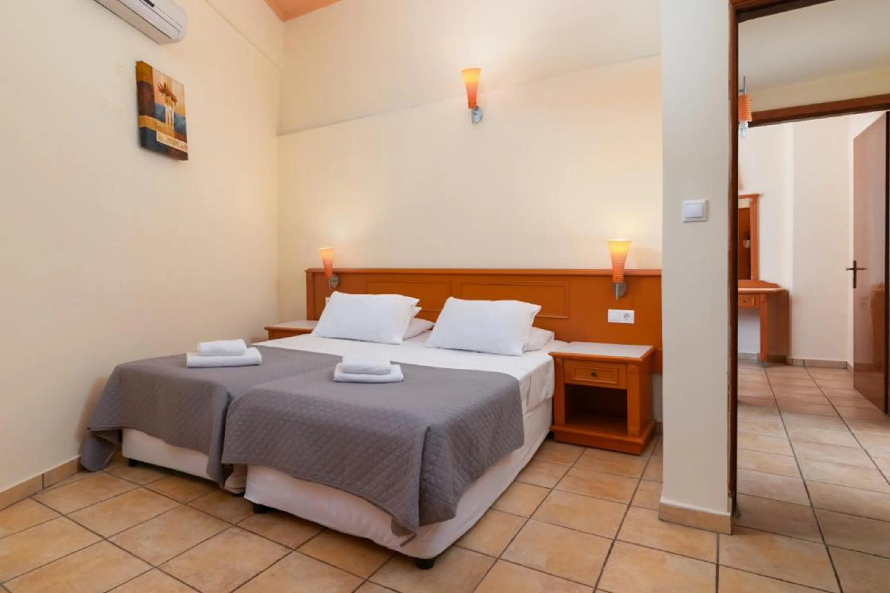 Ground Two Bedroom Apt with Pool View - Aquarius Beach Hotel — photo 1