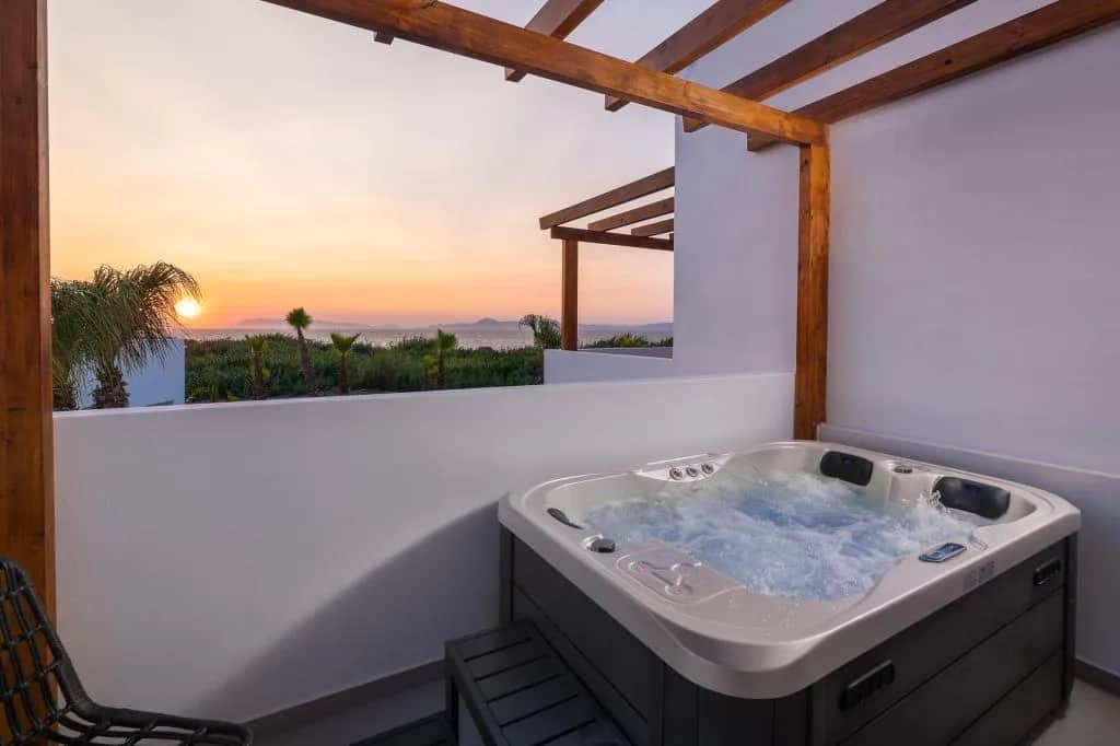 Suite with Jaccuzi - Martini Boutique Resort, Kremasti