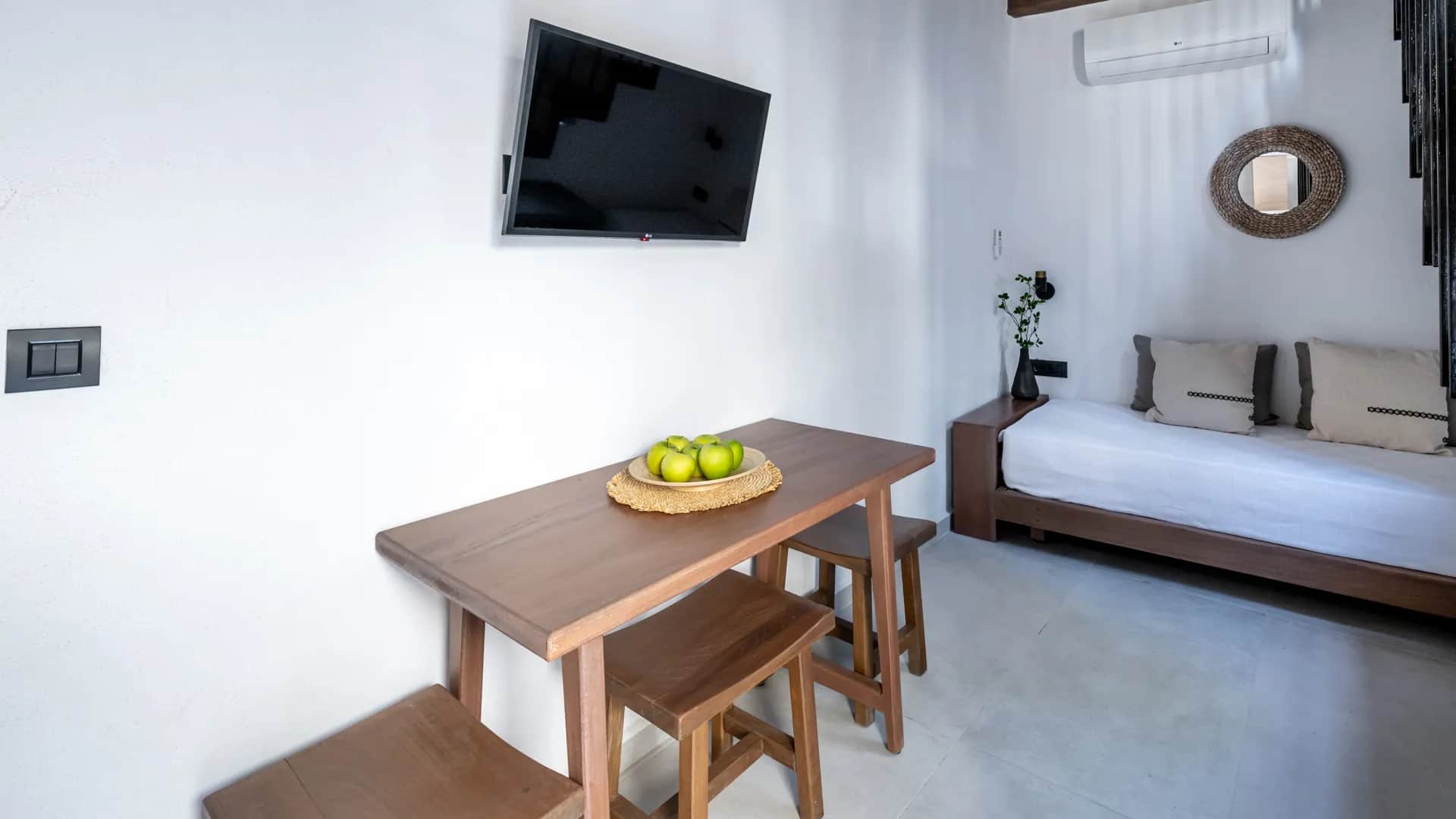 Elia Suites - Suite 5 — photo 1