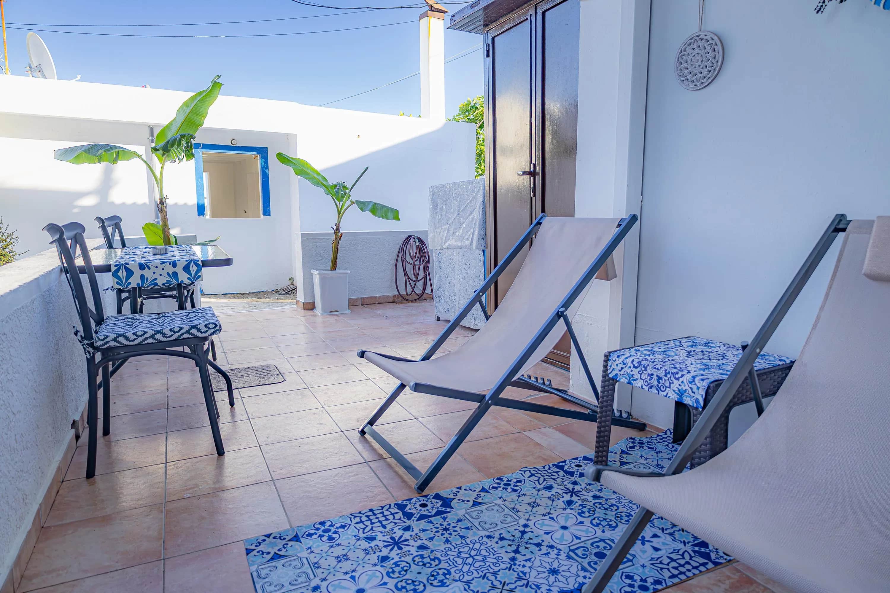 Barbara's Apartment With Private Patio — photo 4