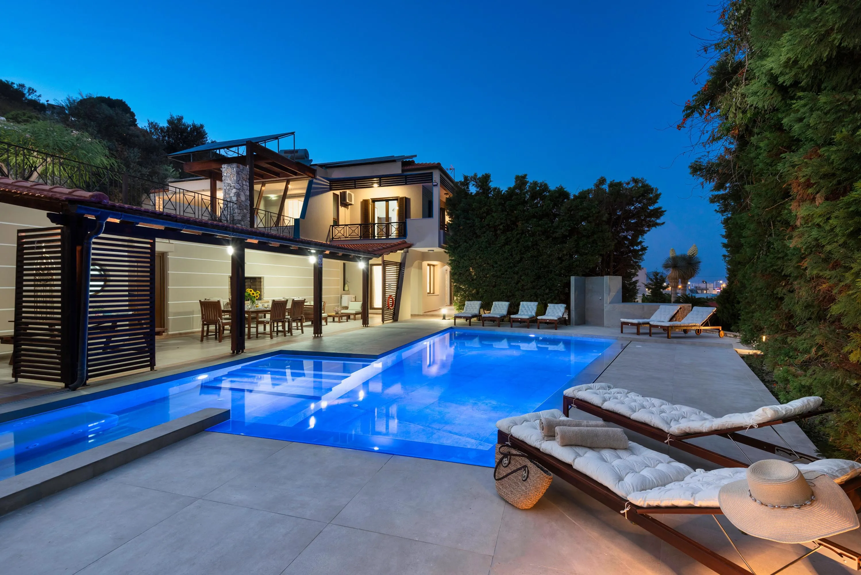 3 Roses Residence — photo 1