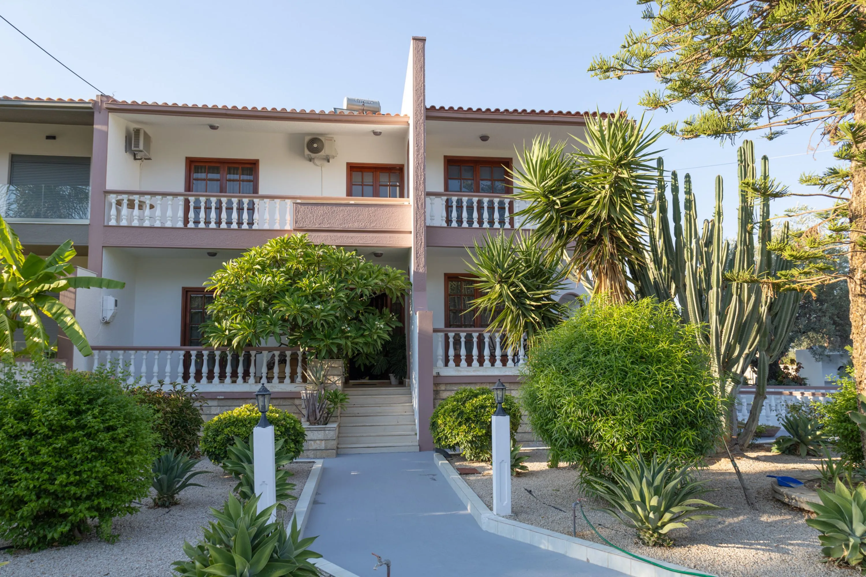 Makiaris Villa — photo 1