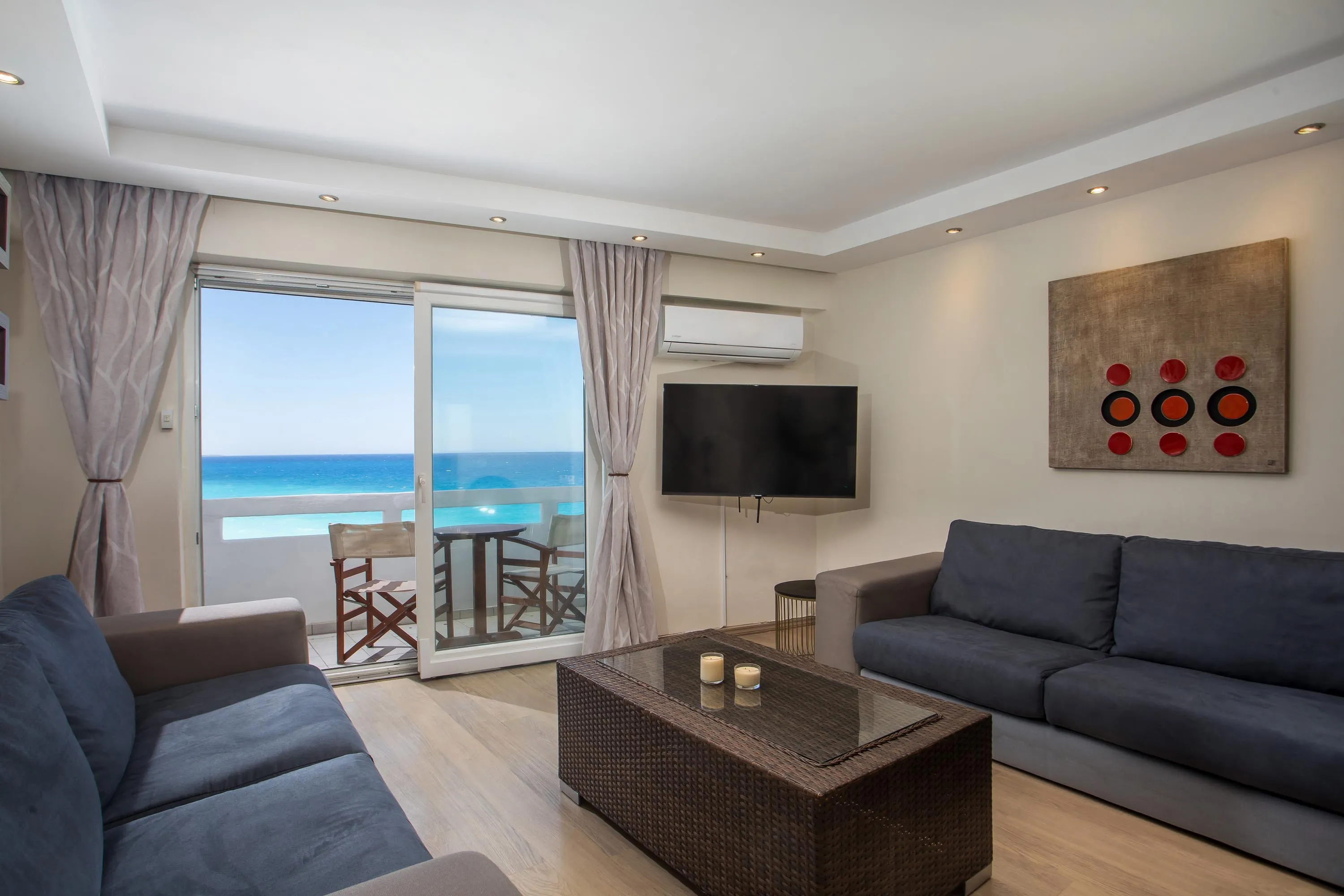 Molos Seaside Apartment — photo 4