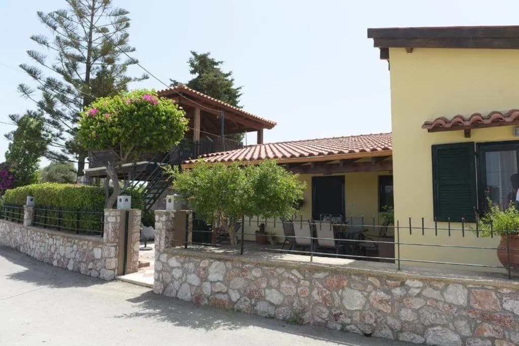 Kiparisia Villa, Fanes