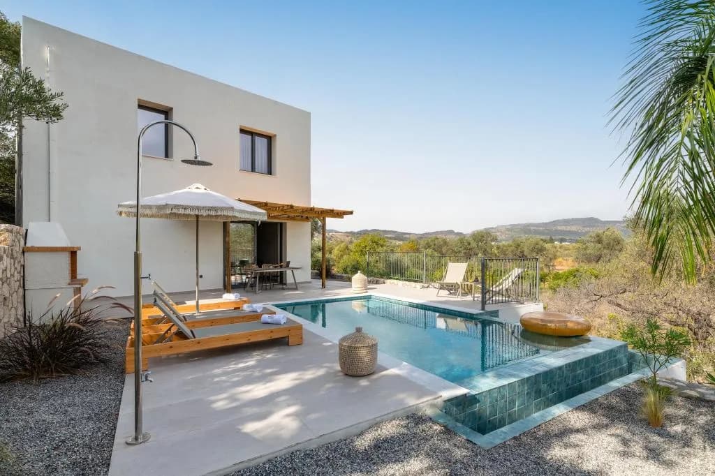Villa Moon, Massari
