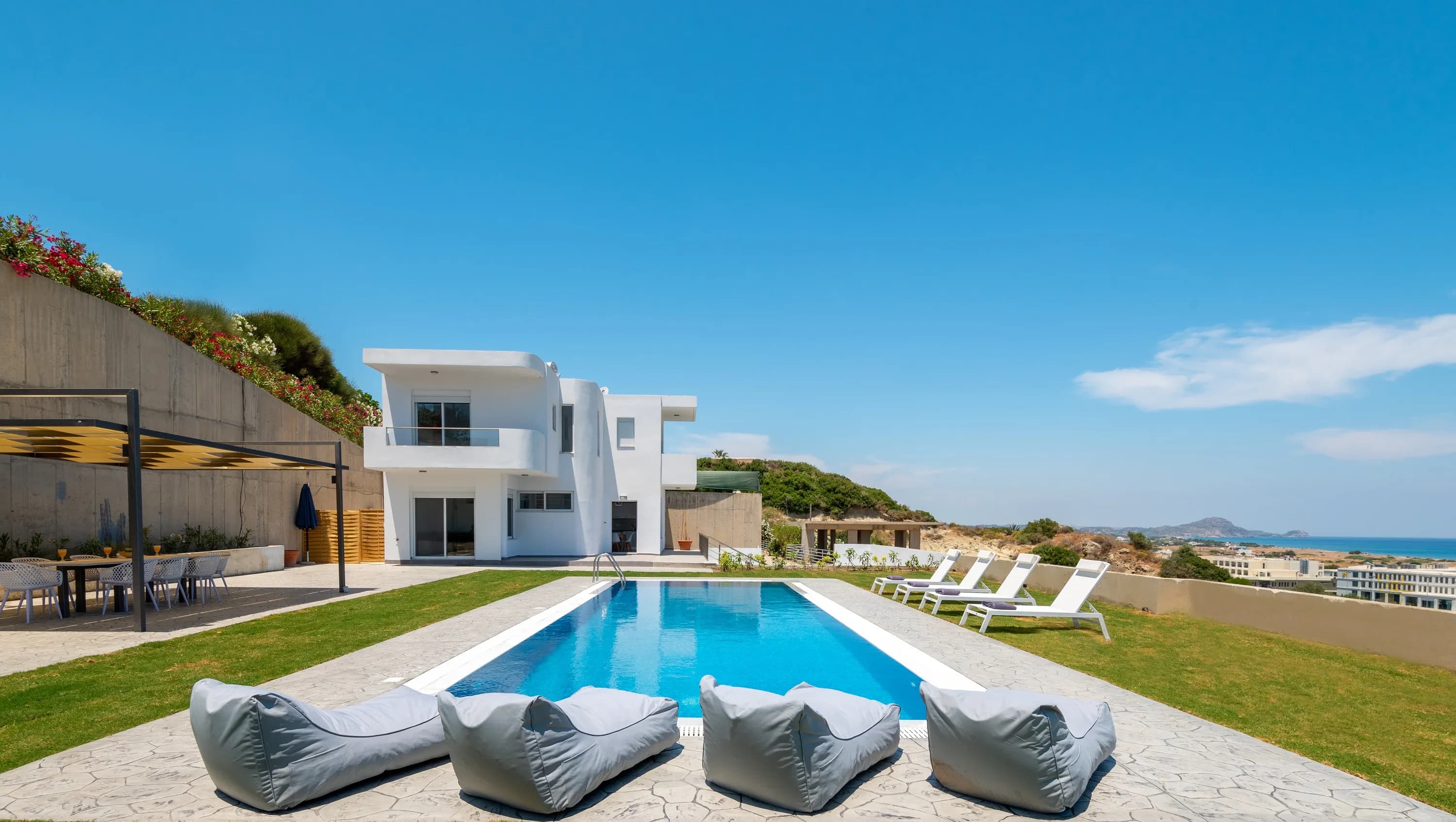 Hill & Sea View Villa up to 8 — photo 1