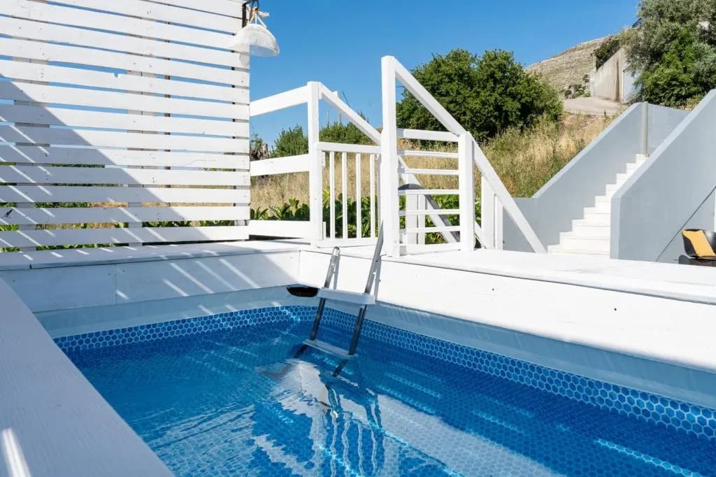 Mary Luxury House, Empona