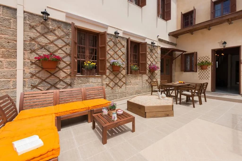 3 Charites Old Town/Thalia, Rhodes City