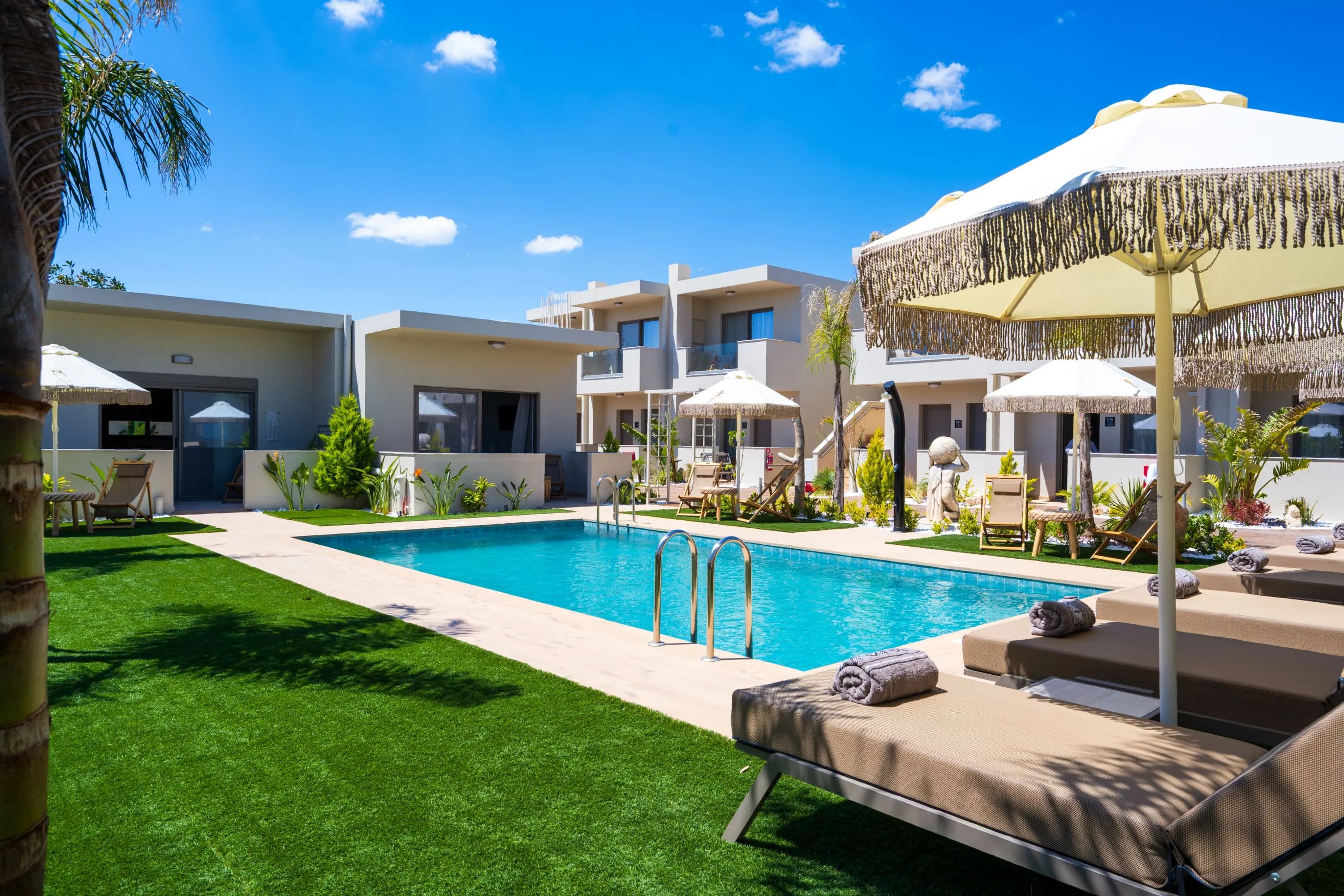 Oasis Luxury Suites-Suite with Pool Access — photo 5