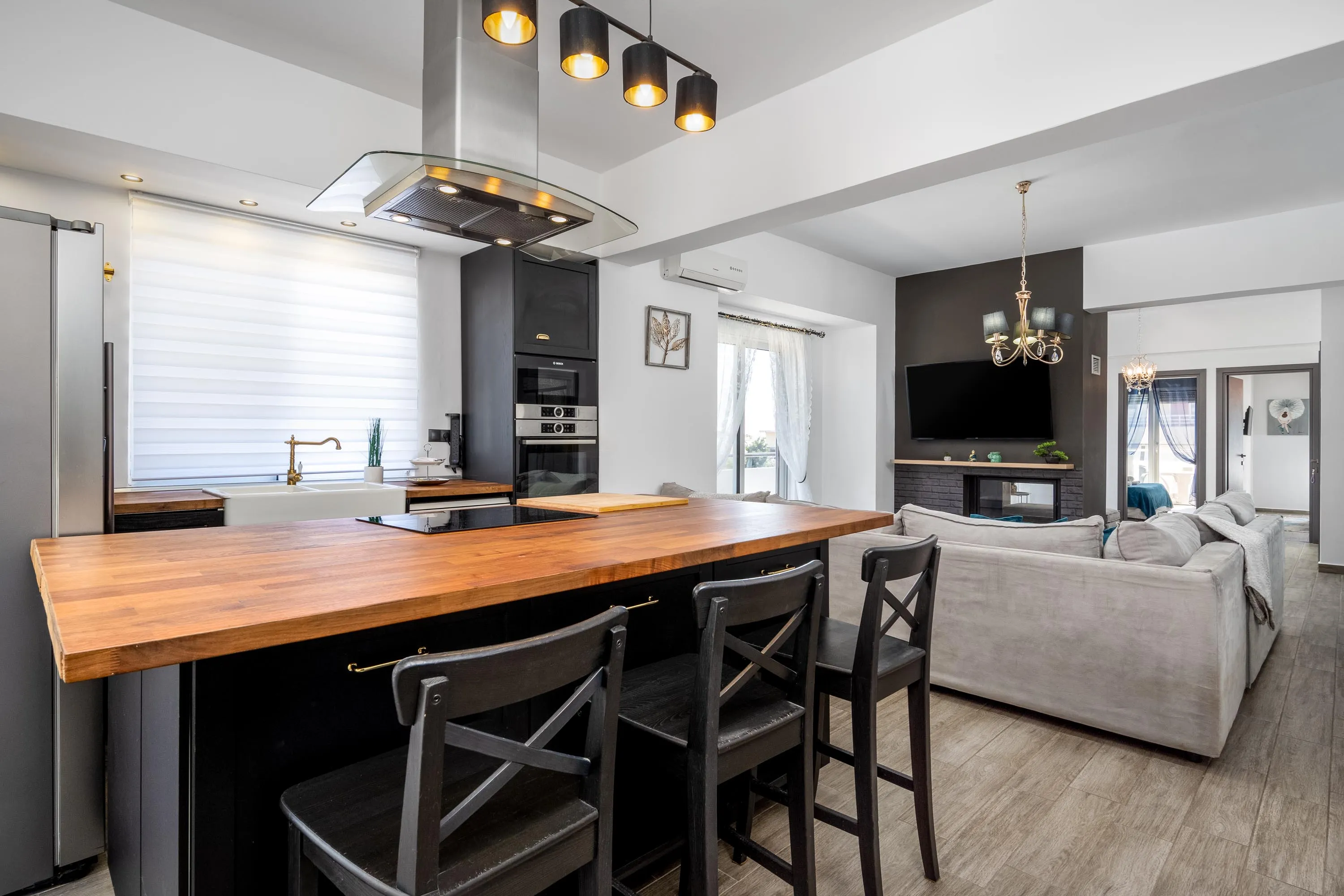 Emerald City Apartment — photo 3
