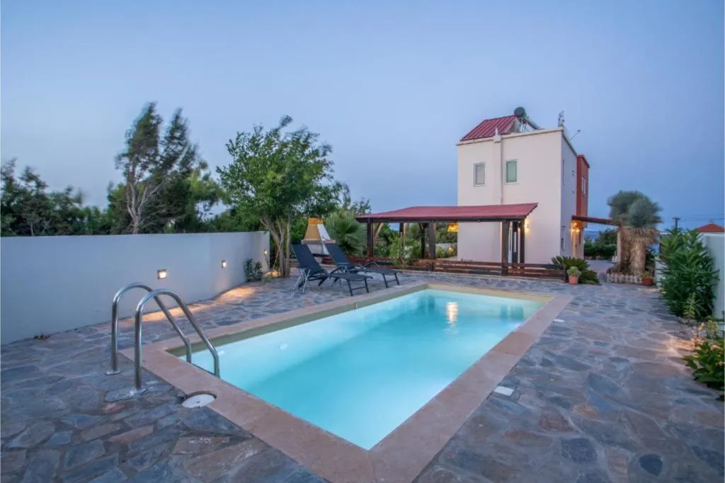 Villa Verona Pool, Lachania