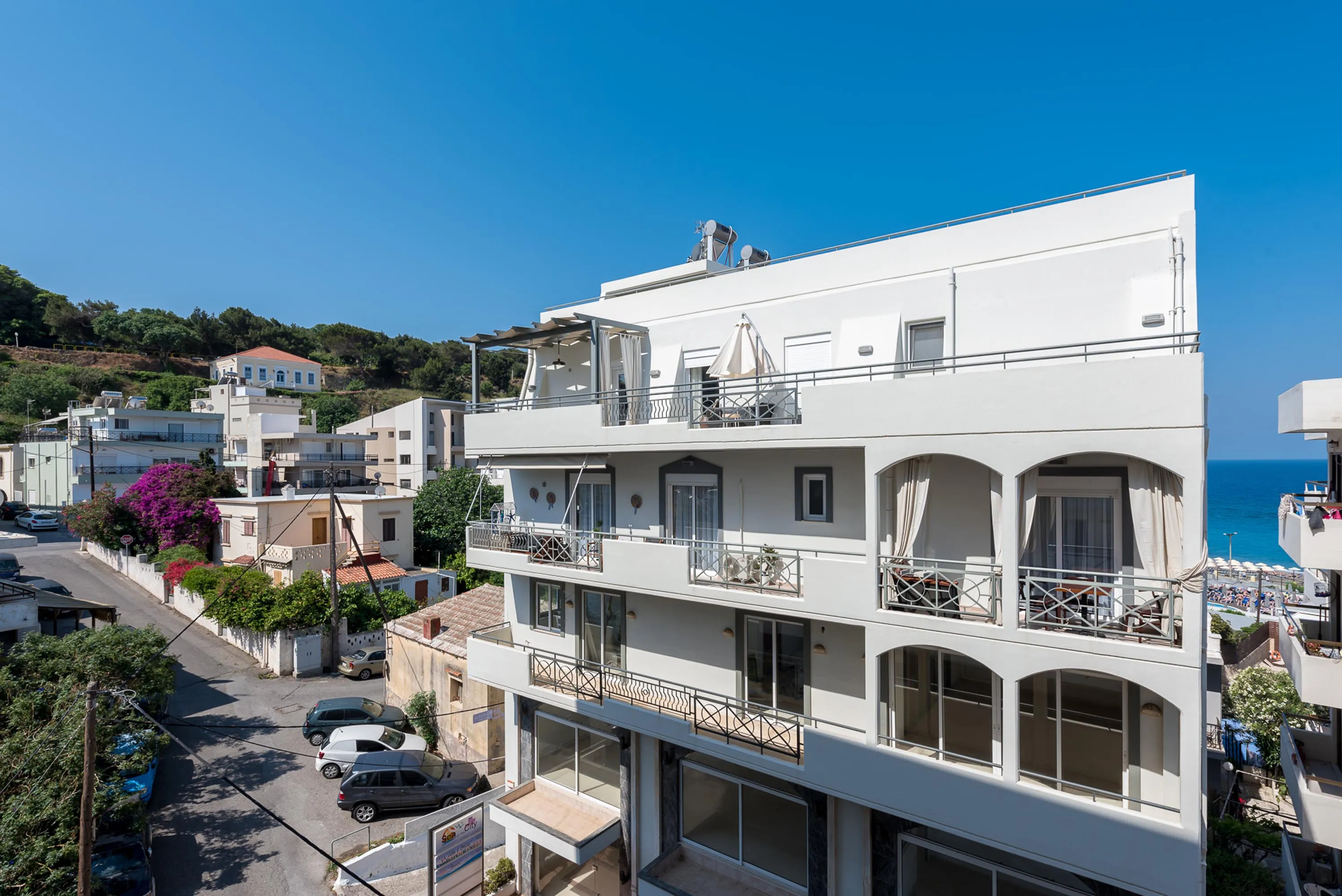 Sea and the City-Theros Apartment — photo 3