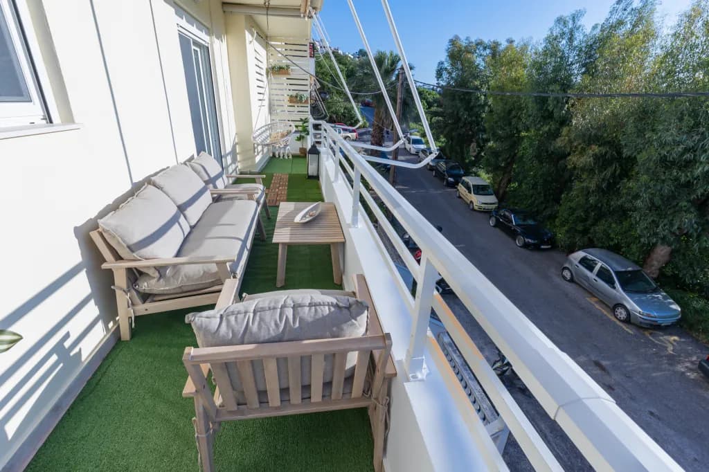Julia's Apartment, Rhodes City